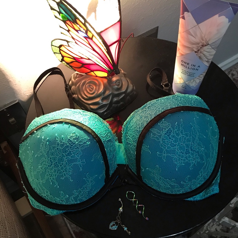 VERY SEXY Victoria’s Secret Push-Up Bra 34DD